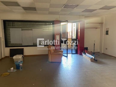 Foto Ufficio in Via De Nicola, Grosseto di 67 m² con 3 locali in vendita