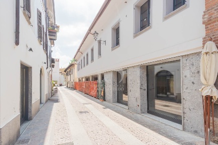 Foto Negozio in VIA VITTORIO EMANUELE, Vimercate Centro di 110 m²