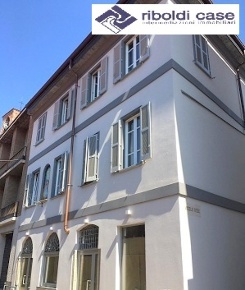 Foto Negozio in via Cavour, Seregno di 132 m² con 1 locali in vendita