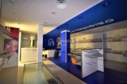 Foto Locale commerciale a Novellara di 110 m² con 2 locali in vendita