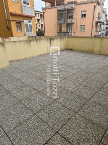 Foto Ufficio in Viale Ombrone, Grosseto di 90 m² con 4 locali in vendita
