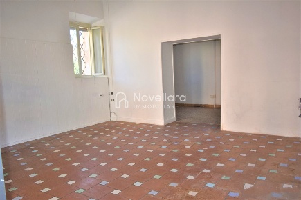 Foto Locale commerciale a Novellara di 60 m² con 2 locali in vendita
