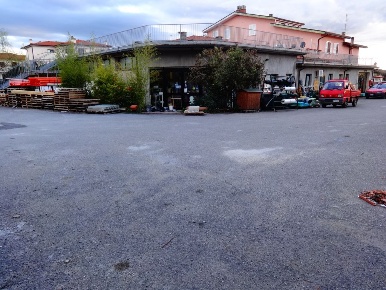Foto Locale commerciale a Pitigliano di 400 m² in vendita