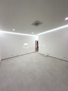 Foto Negozio a Cavallino-Treporti Cavallino di 60 m² in affitto