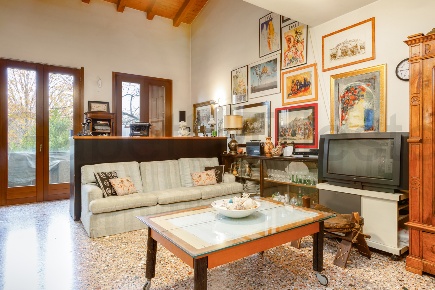 Foto Villa singola a Trieste Santa Croce di 580 m² con 7 locali in vendita