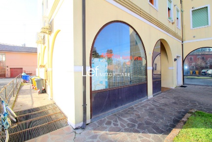 Foto Locale commerciale a Villorba Lancenigo Villorba di 63 m² con 1 locali