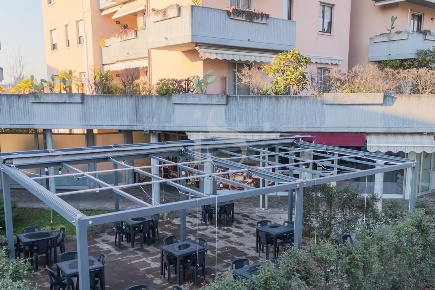 Foto Bar in VIA AMATORE SCIESA, Villasanta di 220 m² con 4 locali