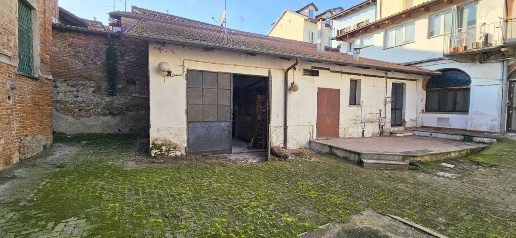 Foto Magazzino in VIA TORINO, Chivasso Centro di 32 m² con 1 locali