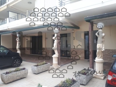 Foto Locale commerciale in via lungomare cpl.le maree, Spadafora di 1000 m²