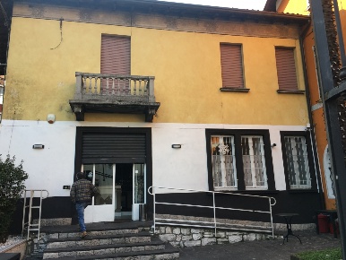 Foto Bar in PIAZZA GARIBALDI, Gardone Val Trompia di 155 m² con 4 locali