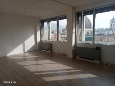 Foto Ufficio a Genova Foce di 114 m² con 4 locali in affitto