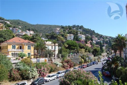 Foto Magazzino a Alassio di 160 m² in vendita