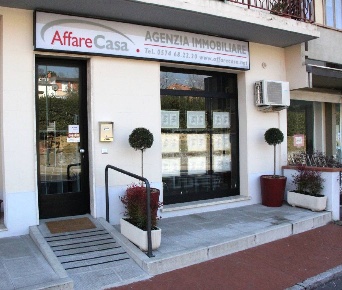 Foto Locale commerciale a Prato Centro di 3400 m² in vendita