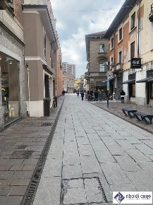 Foto Negozio a Seregno Matteotti di 130 m² con 2 locali in vendita