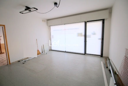 Foto Locale commerciale a Cornuda Centro di 101 m² con 3 locali in vendita