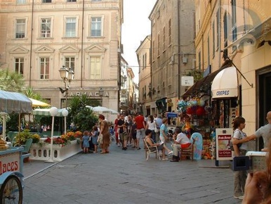 Foto Attività commerciale a Alassio di 150 m² con 3 locali in vendita