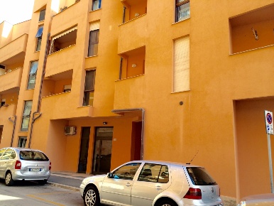 Foto Locale commerciale in via Sardegna, Grosseto Regioni di 60 m²