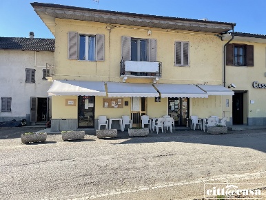 Foto Bar in PIAZZA RISORGIMENTO, Lauriano Centro di 70 m² con 3 locali