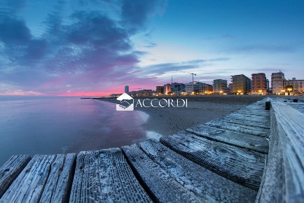 Foto Negozio a Jesolo Lido Centro Ovest di 85 m² con 2 locali in vendita