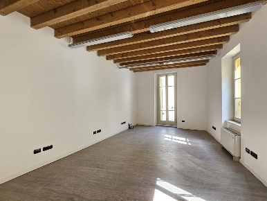 Foto Ufficio in Via Bernardino Buttinoni, Treviglio di 215 m² con 5 locali