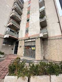 Foto Negozio in Via La Farina Giuseppe, Messina San Martino di 150 m²