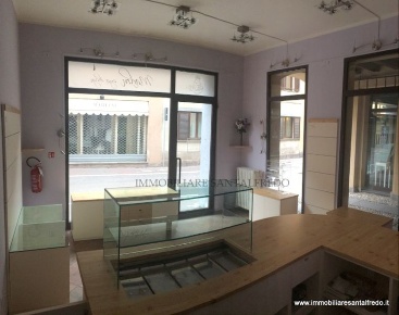 Foto Negozio in LIBERTA', Concorezzo Centro di 77 m² con 2 locali
