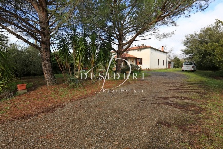 Foto Cessione attività a Roccastrada Centro di 120 m² con 5 locali