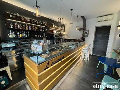 Foto Attività commerciale a Castagneto Po Centro di 20 m² con 1 locali