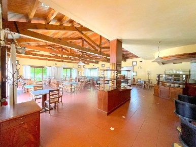 Foto Ristorante a Nervesa della Battaglia Centro di 350 m² con 11 locali