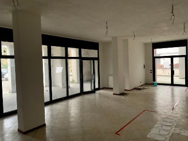 Foto Negozio in via antonio Gramsci, Signa Centro di 105 m² con 1 locali