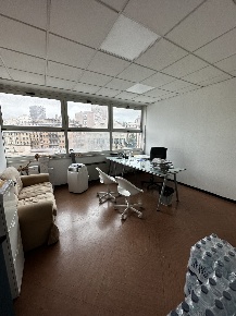 Foto Ufficio in via scarsellini, Genova Sampierdarena di 300 m² in vendita