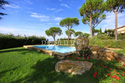 Foto Cessione attività a Scansano di 1805 m² con 22 locali in vendita