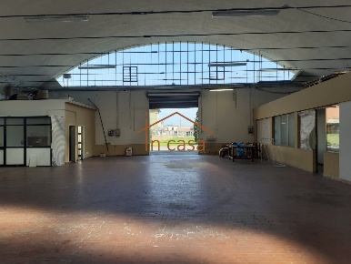 Foto Locale commerciale a Agliana Centro di 600 m² in vendita