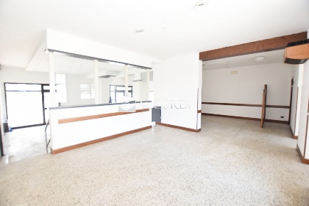 Foto Bar a Asolo di 440 m² con 10 locali in vendita