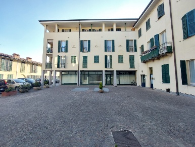 Foto Negozio in VICOLO CORRIDONI, Gorgonzola di 65 m² con 3 locali