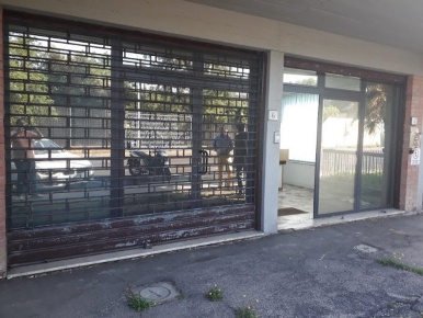 Foto Negozio a Firenze di 85 m² con 3 locali in affitto