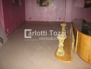 Foto Locale commerciale in CORSO CARDUCCI, Grosseto Stazione - Via Roma