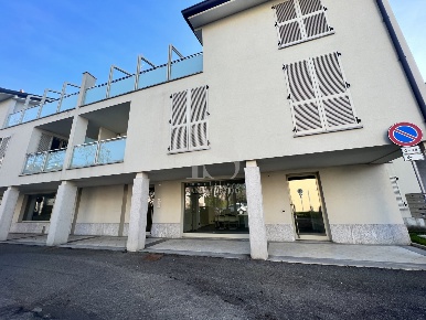 Foto Ufficio in VIA SAURO, Concorezzo Centro di 90 m² con 2 locali