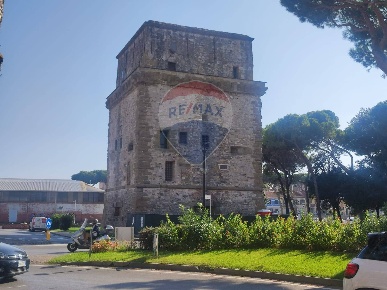 Foto Attività commerciale a Viareggio Centro di 68 m² con 2 locali