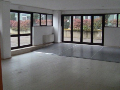 Foto Locale commerciale in Cerchiaia, Siena di 220 m² con 2 locali