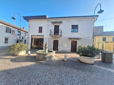 Foto Negozio in PIAZZA SAN PIETRO, Gorgonzola di 42 m² con 2 locali