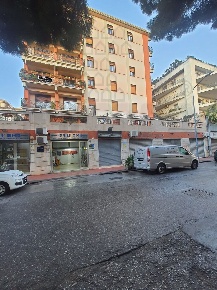 Foto Negozio in viale regina elena, Messina Libertà di 110 m² con 2 locali