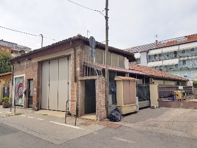 Foto Magazzino in VIA CAIROLI, Chivasso Centro di 250 m² con 1 locali