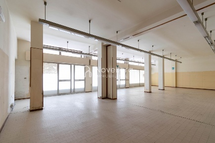 Foto Locale commerciale a Novellara di 120 m² con 2 locali in vendita