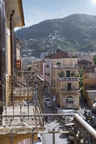 Foto Negozio in Via Dante, Alassio Centro di 74 m² con 2 locali in vendita