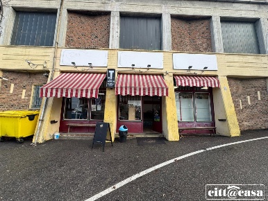 Foto Attività commerciale in Via Roma, Albugnano Centro di 150 m²
