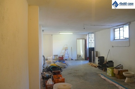 Foto Magazzino a Verano Brianza di 80 m² con 1 locali in vendita