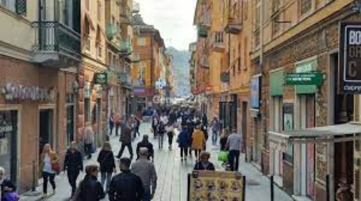 Foto Bar a Genova Sestri Ponente di 300 m² con 5 locali in vendita