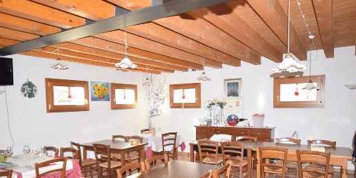 Foto Agriturismo a Crocetta del Montello di 332 m² con 4 locali in vendita