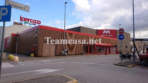 Foto Negozio in ANDREA COSTA, Pesaro Pantano di 150 m² con 1 locali